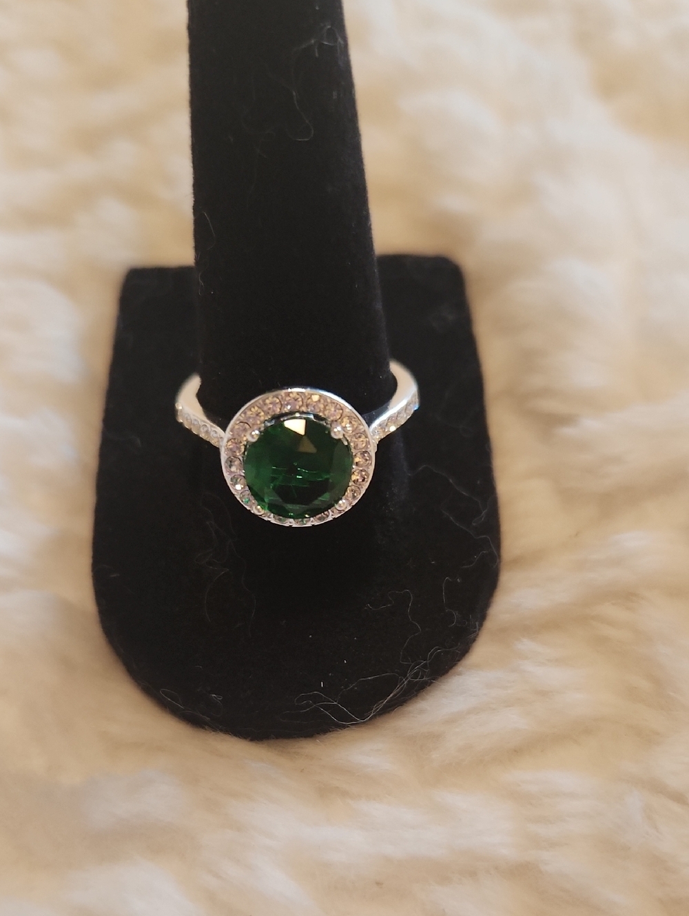 NWOT Silver Ring with Emerald Green Center Stone and Halo Brand New Size 8